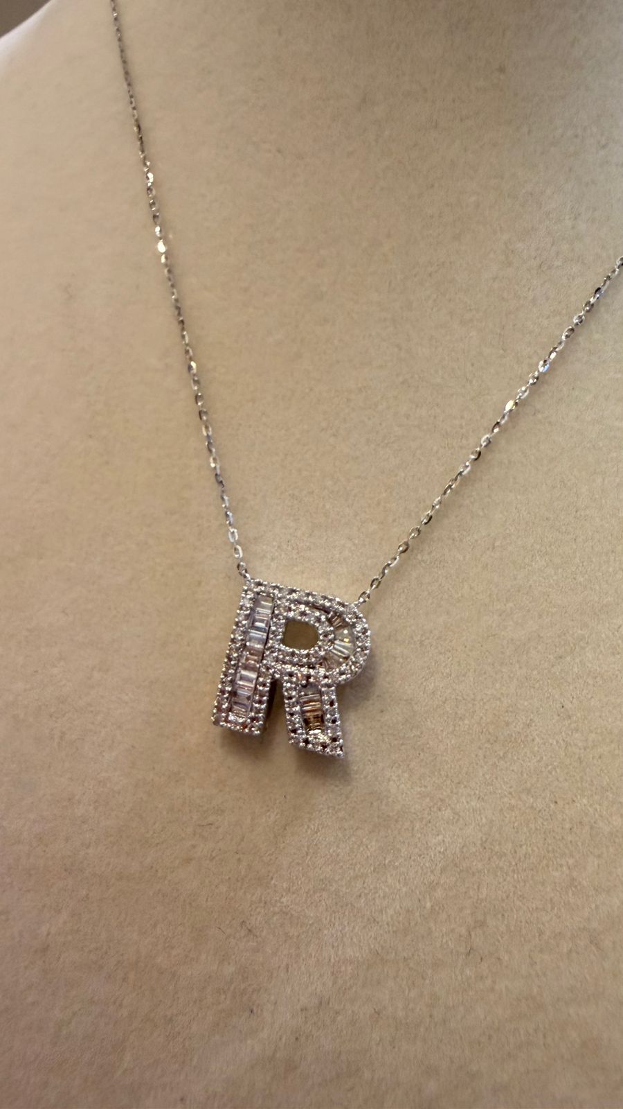 CADENA DIAMANTE LETRA R 18K